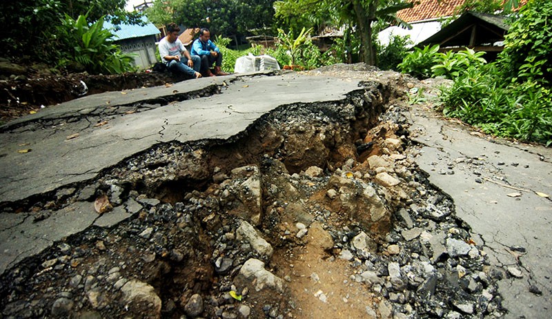 238 Rumah Rusak dan Akses Jalan Putus akibat Bencana Tanah Bergerak di Tegal - Bagian 3