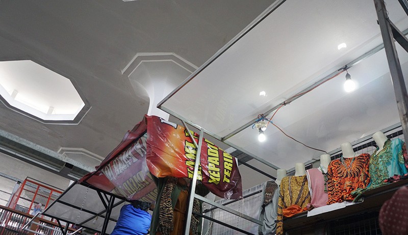 Belum Lama Diresmikan Presiden Jokowi, Atap Pasar Johar Semarang Bocor - Bagian 3