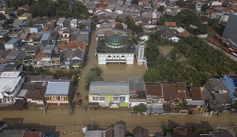 Penampakan dari Udara Ratusan Rumah di Pondok Gede Banjir Hampir 1 Meter - Bagian 2