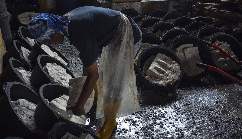 Ukuran Tahu Bulat Mengecil akibat Harga Kedelai Naik - Bagian 2