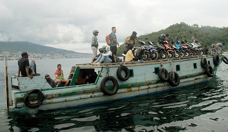 Kapal Kayu Menjadi Transportasi Andalan Warga Kota Tidore Kepulauan - Bagian 1