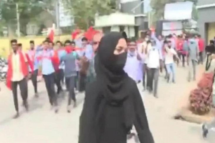  60 Mahasiswi Pilih Pulang gegara Diminta Lepas Jilbab oleh Kampus 