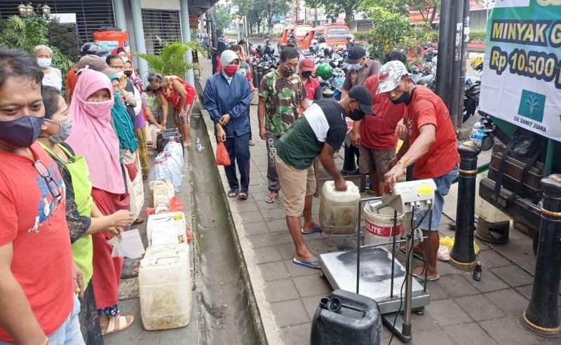 18 Ton Minyak Goreng Digelontorkan dalam Operasi Pasar di Kota Semarang