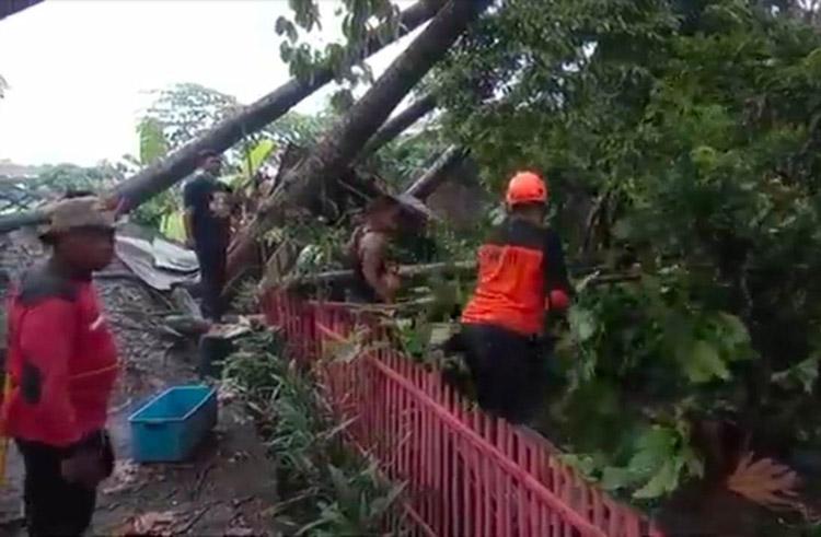 Hujan Es Landa Klaten, Puluhan Rumah Warga Rusak