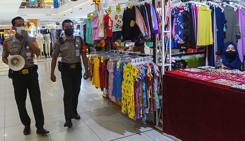 Patroli Protokol Kesehatan di Pusat Perbelanjaan - Bagian 1