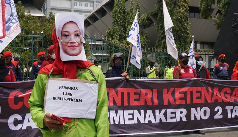 Buruh Semarang Demo Kantor DPRD Jateng, Tolak Permenaker No 2 Tahun 2022 - Bagian 1