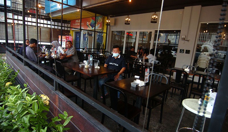 PPKM Level 4, Pengunjung Makan di Restoran Maksimal 20 Menit - Bagian 1