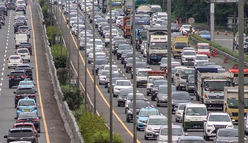 Libur Panjang Isra Miraj, Lalu Lintas Tol Jagorawi Padat - Bagian 2
