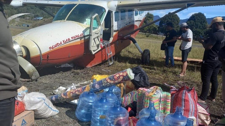 Penampakan Pesawat Kecelakaan di Sugapa, Roda Depan Patah hingga Terjungkir 