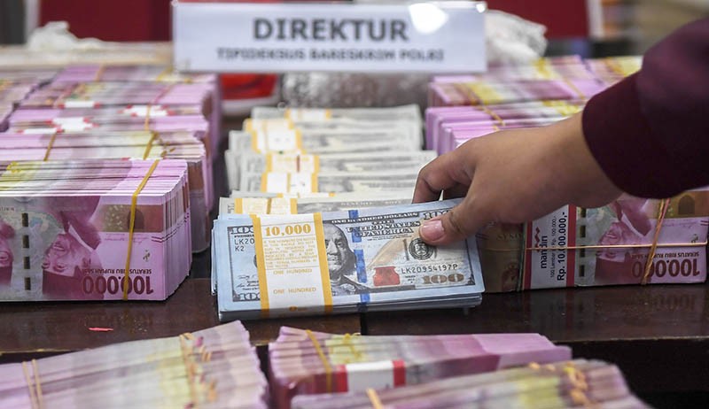 Bareskrim Pamer Ratusan Ribu Lembar Uang Rupiah dan Dolar Palsu Hasil Ungkap Kejahatan - Bagian 1