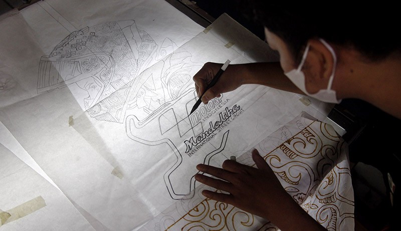Penyandang Disabilitas Buat Batik Bertema MotoGP Indonesia 2022 - Bagian 1