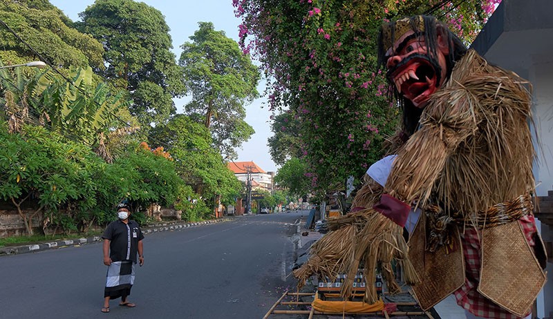 Suasana Hari Raya Nyepi di Bali hanya Terlihat Para Pecalang Berjaga-jaga - Bagian 2