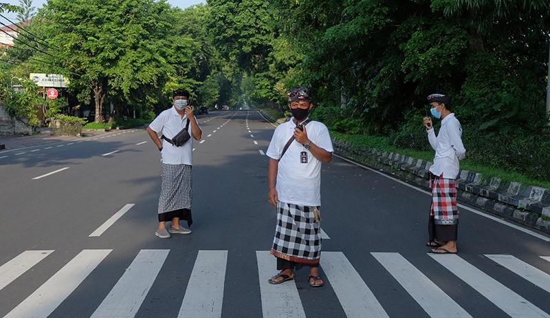 Suasana Hari Raya Nyepi di Bali hanya Terlihat Para Pecalang Berjaga-jaga - Bagian 1