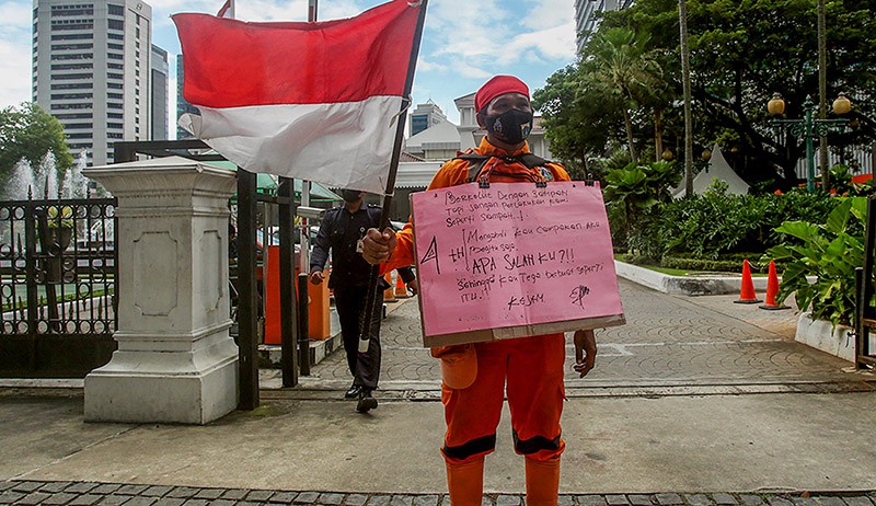 Petugas PPSU Jalan Kaki 16 Km Temui Gubernur Anies karena Diputus Kerja - Bagian 1