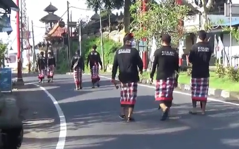 Patroli Pecalang Keliling Kampung saat Nyepi Temukan Warga Keluar Rumah