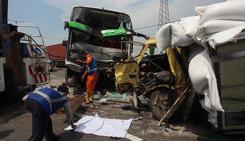 Penumpang Rebut Kemudi Bus Rombongan Ziarah hingga Kecelakaan, 2 Nyawa Melayang - Bagian 3