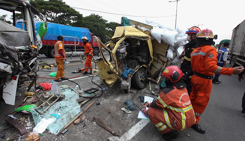 Penumpang Rebut Kemudi Bus Rombongan Ziarah hingga Kecelakaan, 2 Nyawa Melayang - Bagian 1