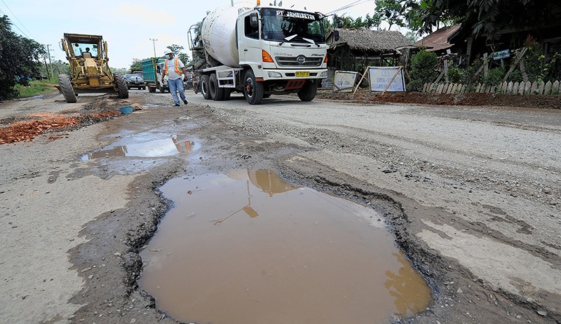 Jalan Nasional Penghubung Jambi-Sumsel Rusak Parah Membahayakan Pengendara - Bagian 1