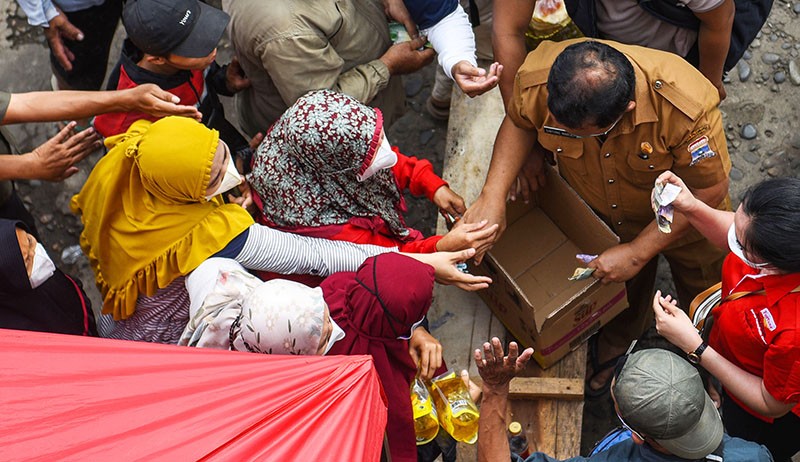 Operasi Pasar, Minyak Goreng Ludes Terjual dalam Waktu Sekejap - Bagian 4