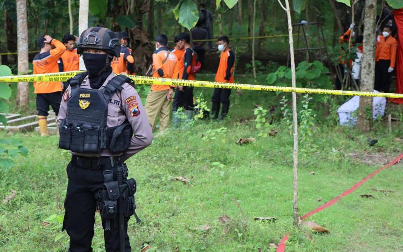 Diduga Ada Kejanggalan, Makam Perempuan di Karanganyar Dibongkar Polisi