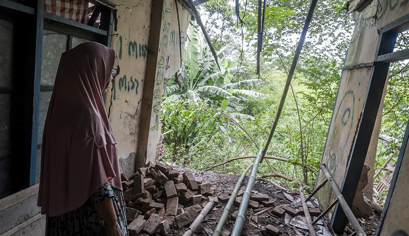 Dampak Abrasi Sungai Ciujung, Warga Desa Katulisan Mengungsi - Bagian 2