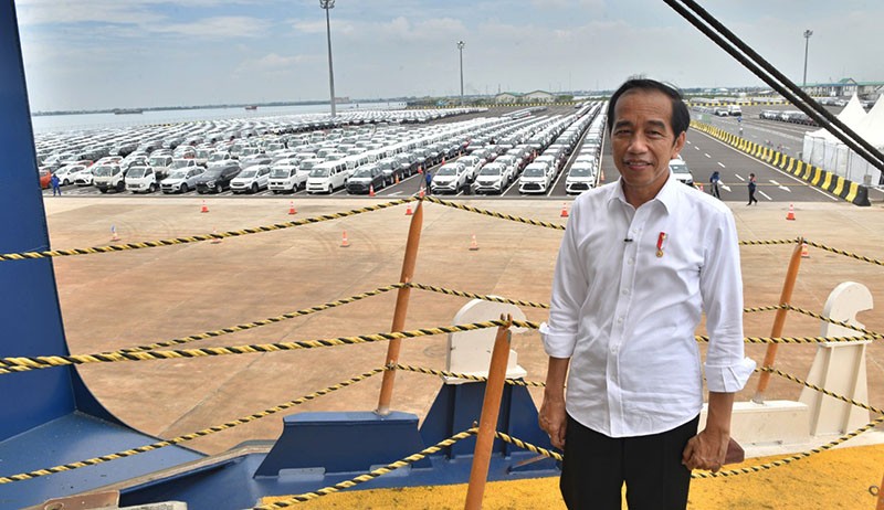 Senyum Presiden Jokowi Lepas Ekspor Ribuan Mobil di Pelabuhan Patimban - Bagian 1
