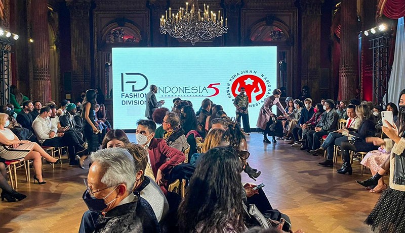 GeKrafs Paris Fashion Show 2022 Sukses Tampilkan 23 Brand Fashion Lokal Indonesia - Bagian 1