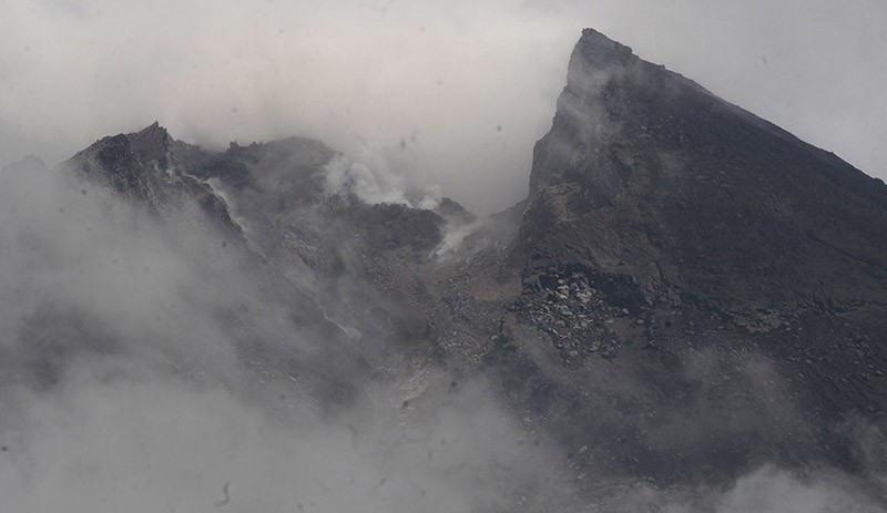Gunung Merapi Luncurkan Awan Panas Guguran Sejauh 5 Km ke Tenggara - Bagian 2