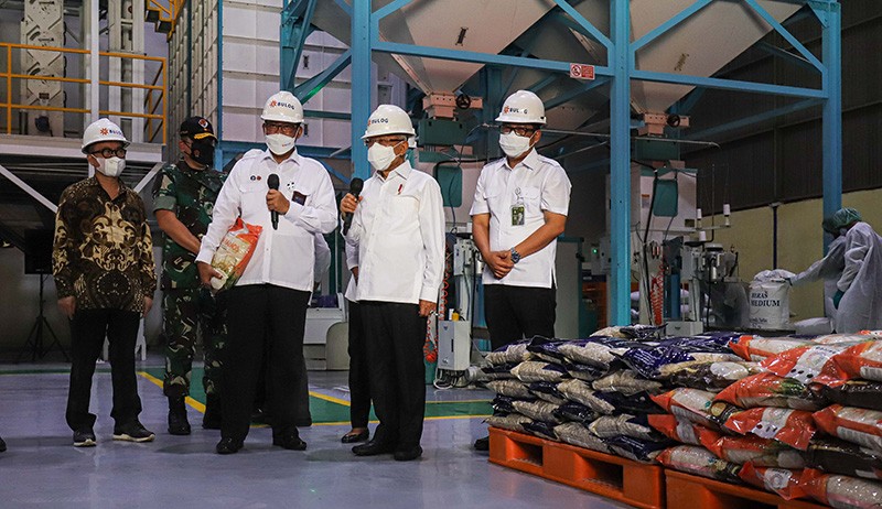 Wapres Ma'ruf Amin Cek Stok Bahan Pangan Bulog Jelang Ramadan - Bagian 4