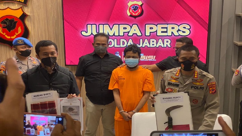 Ini Penampakan Tersangka SRN dan Arit untuk Membacok Kiai Muda di Indramayu