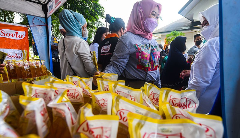Operasi Pasar Minyak Goreng Diserbu Warga Palembang - Bagian 1