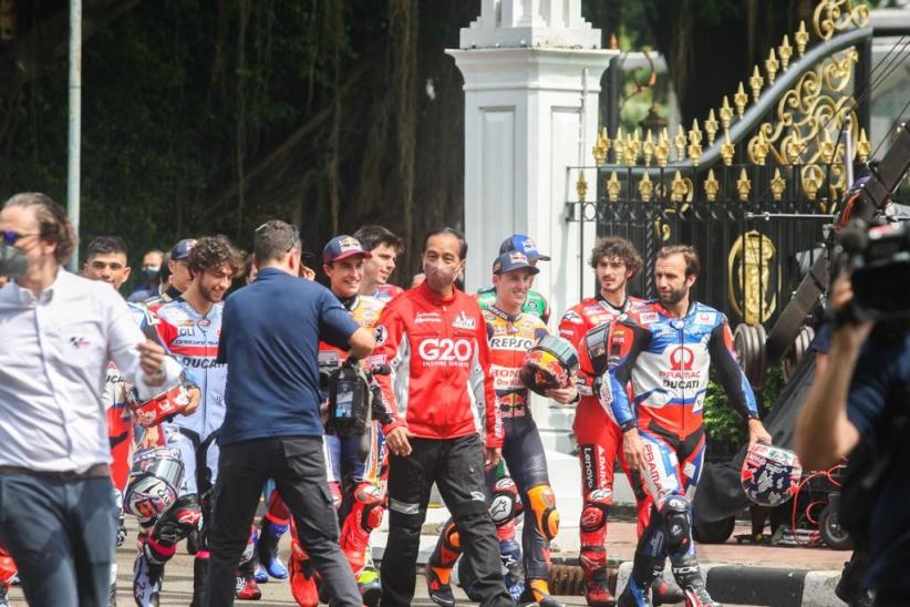 Gaya Jokowi bersama 20 Pembalap MotoGP - Bagian 1