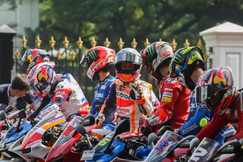 Gaya Jokowi bersama 20 Pembalap MotoGP - Bagian 4