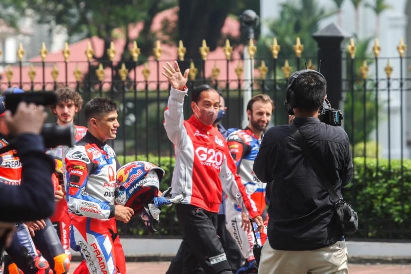 Gaya Jokowi bersama 20 Pembalap MotoGP - Bagian 5