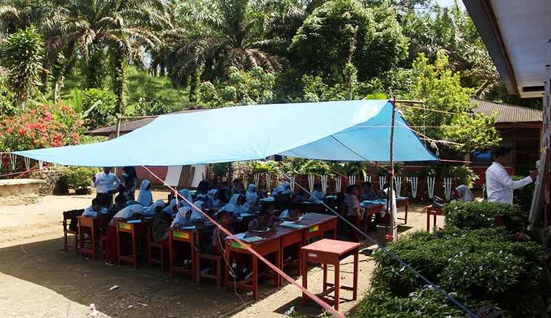 Potret Pelajar Pasaman Barat Belajar di Tenda Darurat - Bagian 2
