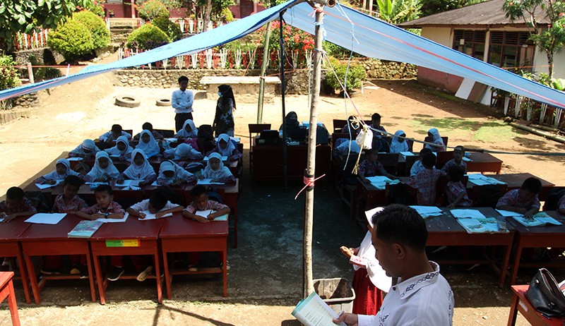 Potret Pelajar Pasaman Barat Belajar di Tenda Darurat - Bagian 3