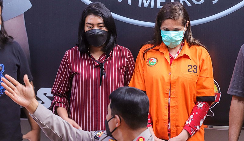 Penampilan DJ Chantal Dewi Pakai Baju Tahanan Narkoba - Bagian 1