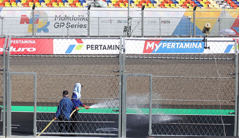 Lintasan Sirkuit Mandalika Disiram Air sebelum Digunakan Balap MotoGP - Bagian 1