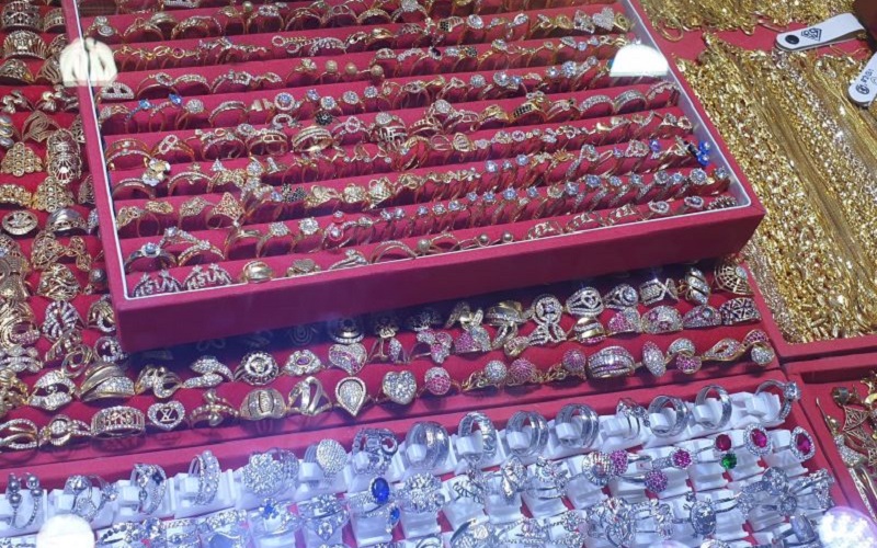  Mau Beli Perhiasan? Segini Harga Emas per Suku di Palembang 