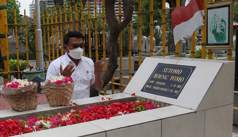 Ketika Moeldoko Ziarah Makam Pahlawan Nasional Bung Tomo - Bagian 1