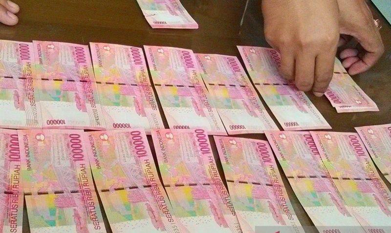 Pasutri asal Indramayu Jual Uang Palsu via Medsos Ditangkap Polisi