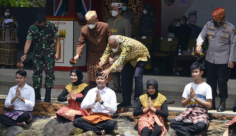 Foto-Foto Muda Mudi Ritual Mandi Bersama di Bandar Lampung - Bagian 3