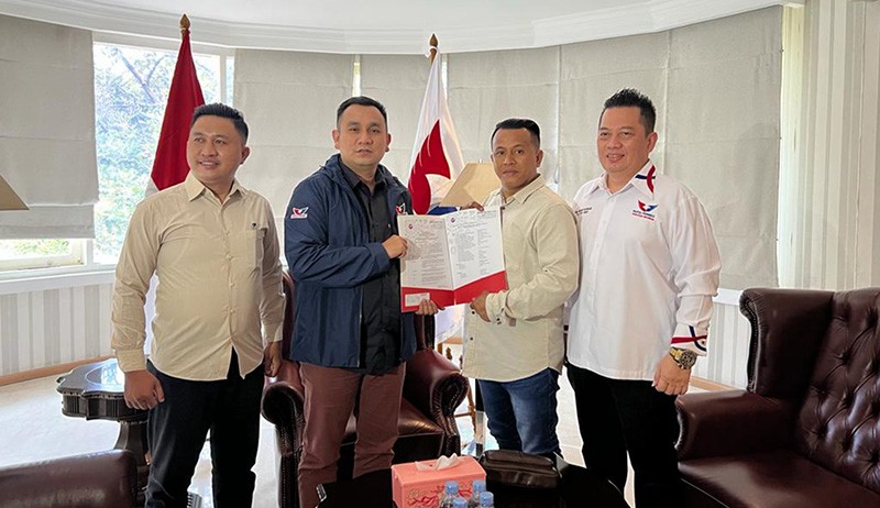 Partai Perindo Serahkan SK Pembentukan Sayap Pemuda Perindo Provinsi Sumut - Bagian 1