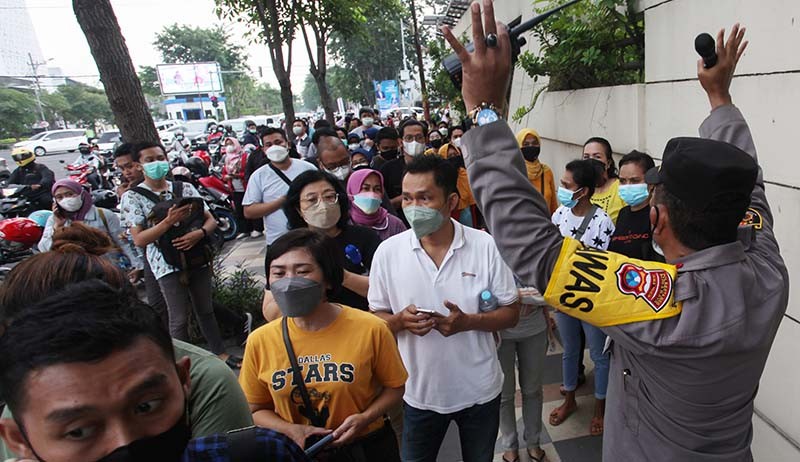 Vaksinasi Booster Jadi Syarat Mudik, Warga Ramai-Ramai Disuntik Dosis Ketiga - Bagian 1