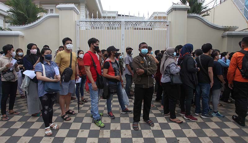 Vaksinasi Booster Jadi Syarat Mudik, Warga Ramai-Ramai Disuntik Dosis Ketiga - Bagian 3