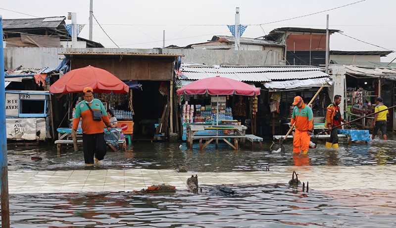 Banjir Rob Kembali Rendam Pelabuhan Kali Adem Jakarta - Bagian 1