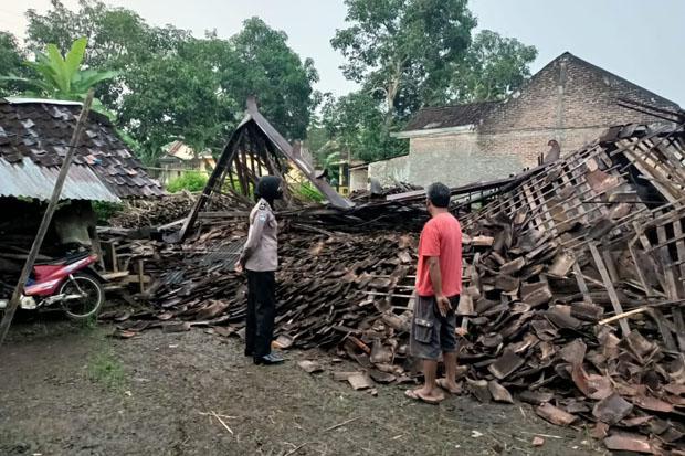  Lapuk, Rumah Mbah Mariyo Ambruk Rata dengan Tanah