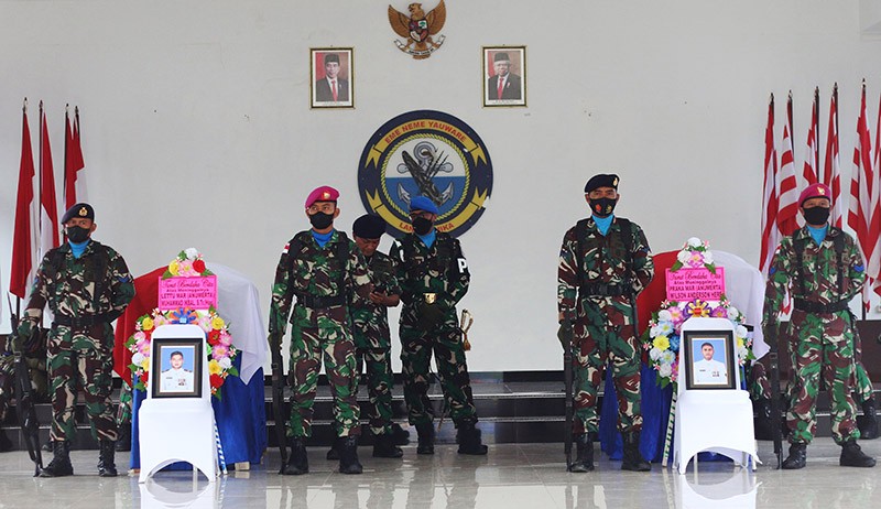Suasana Upacara Pelepasan Jenazah 2 Prajurit Marinir TNI AL Gugur di Papua - Bagian 2