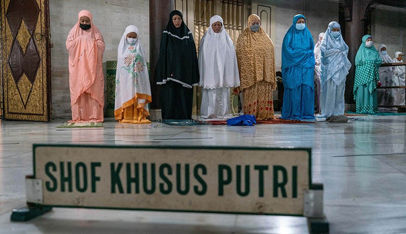 Suasana Salat Tarawih Hari Pertama di Masjid Gedhe Kauman Yogyakarta - Bagian 1