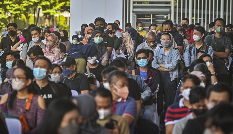Antusiasme Warga Ikuti Vaksinasi Booster di GBK - Bagian 2